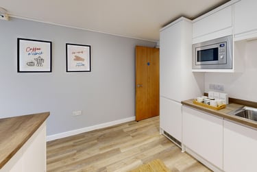 5 bed flat, New Street, City Centre, Falmouth, TR113LQ - Image 13