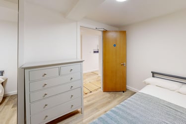 5 bed flat, New Street, City Centre, Falmouth, TR113LQ - Image 6