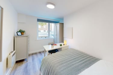 5 bed flat, New Street, City Centre, Falmouth, TR113LQ - Image 9