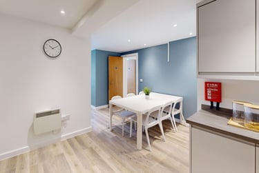 5 bed flat, New Street, City Centre, Falmouth, TR113LQ - Image 13