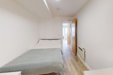 4 bed flat, New Street, City Centre, Falmouth, TR113LQ - Image 8