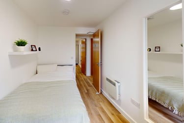 4 bed flat, New Street, City Centre, Falmouth, TR113LQ - Image 2