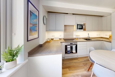 4 bed flat, New Street, City Centre, Falmouth, TR113LQ - Image 2