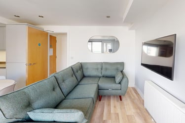 4 bed flat, New Street, City Centre, Falmouth, TR113LQ - Image 3