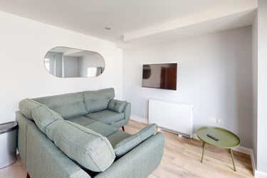 4 bed flat, New Street, City Centre, Falmouth, TR113LQ - Image 1