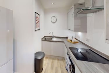 2 bed flat, Bar Road, City Centre, Falmouth, TR114NN - Image 3