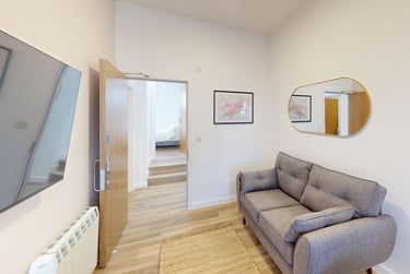 2 bed flat, Bar Road, City Centre, Falmouth, TR114NN - Image 2
