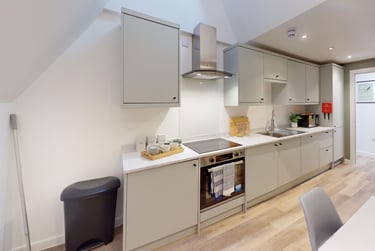 3 bed flat, Bar Road, City Centre, Falmouth, TR114NN - Image 1
