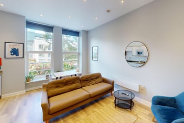 1 bed flat, Bar Road, City Centre, Falmouth, TR114NN - Image 1