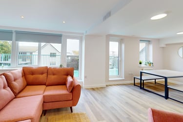 4 bed flat, New Street, City Centre, Falmouth, TR113LQ - Image 2