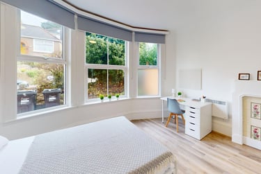 4 bed flat, Avenue Road, City Centre, Falmouth, TR114AZ - Image 1