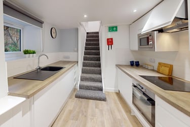 4 bed flat, Avenue Road, City Centre, Falmouth, TR114AZ - Image 3