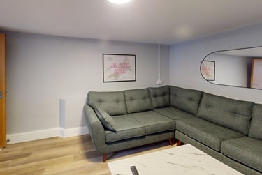4 bed flat, Avenue Road, City Centre, Falmouth, TR114AZ - Image 2