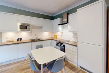 4 bed flat, Avenue Road, City Centre, Falmouth, TR114AZ - Image 2