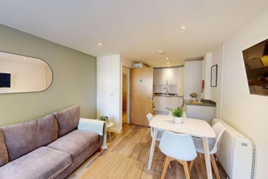 4 bed flat, New Street, City Centre, Falmouth, TR113LQ - Image 1