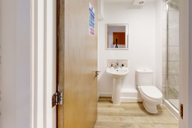 4 bed flat, New Street, City Centre, Falmouth, TR113LQ - Image 11
