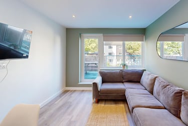 4 bed flat, New Street, City Centre, Falmouth, TR113LQ - Image 2