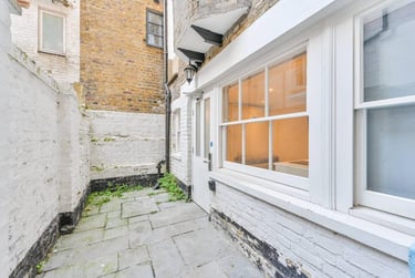 1 bed studio, Baker Street, Marylebone, London, NW16BU - Image 4