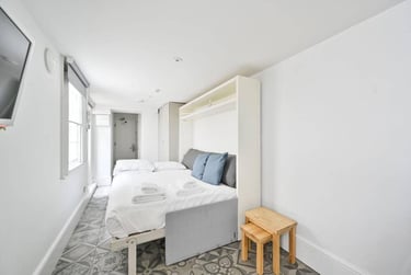 1 bed studio, Baker Street, Marylebone, London, NW16BU - Image 1