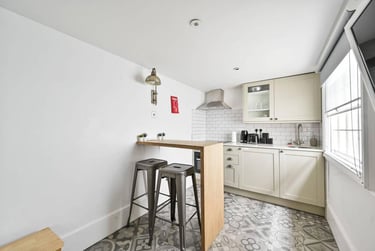 1 bed studio, Baker Street, Marylebone, London, NW16BU - Image 9