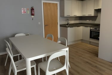 4 bed flat, New Street, City Centre, Falmouth, TR113LQ - Image 9