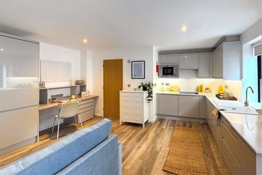 1 bed studio, Verney Street, St Sidwells, Exeter, EX12FP - Image 1