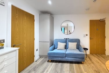 1 bed studio, Verney Street, St Sidwells, Exeter, EX12FP - Image 2