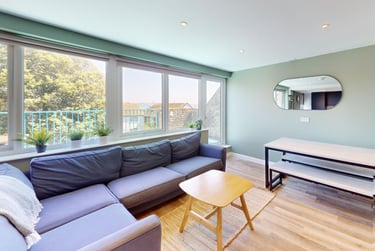 4 bed flat, New Street, City Centre, Falmouth, TR113LQ - Image 2