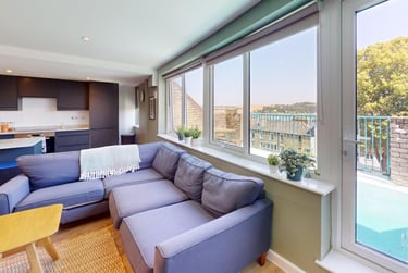 4 bed flat, New Street, City Centre, Falmouth, TR113LQ - Image 3