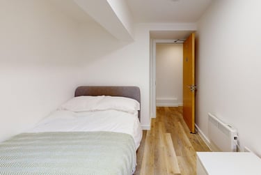 4 bed flat, New Street, City Centre, Falmouth, TR113LQ - Image 9