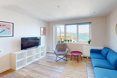 4 bed flat, New Street, City Centre, Falmouth, TR113LQ - Image 2