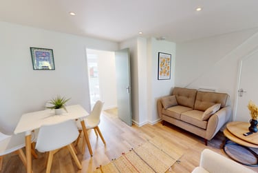 3 bed house, Monterey Gardens, Mount Pleasant, Exeter, EX45EN - Image 2