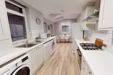 6 bed house, Bute Avenue, Radford, Nottingham, NG71QA - Image 1