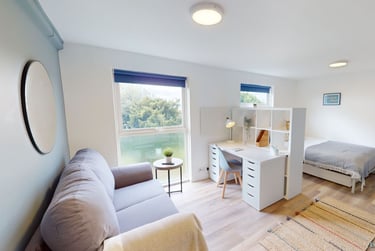 1 bed studio, Monterey Gardens, Mount Pleasant, Exeter, EX45EN - Image 1