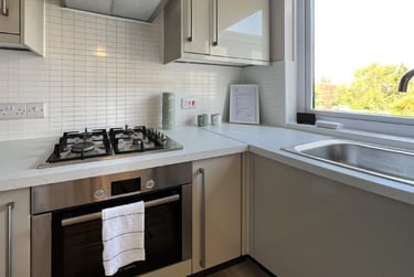 3 bed flat, Monterey Gardens, Mount Pleasant, Exeter, EX45EN - Image 4