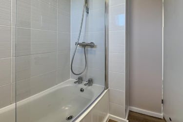 3 bed flat, Monterey Gardens, Mount Pleasant, Exeter, EX45EN - Image 5