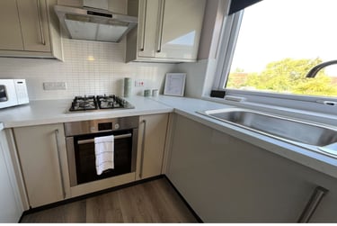 3 bed flat, Lebanon Close, Mount Pleasant, Exeter, EX45EW - Image 2