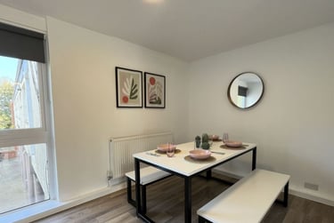 3 bed flat, Monterey Gardens, Mount Pleasant, Exeter, EX45EN - Image 1