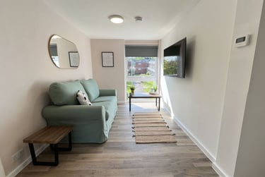 3 bed flat, Monterey Gardens, Mount Pleasant, Exeter, EX45EN - Image 2