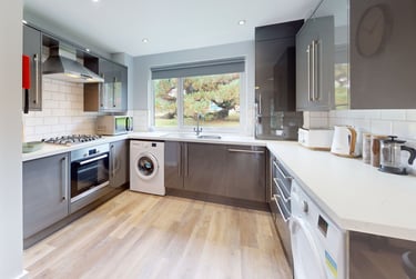 6 bed house, Monterey Gardens, Mount Pleasant, Exeter, EX45EN - Image 2