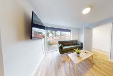 6 bed house, Monterey Gardens, Mount Pleasant, Exeter, EX45EN - Image 1
