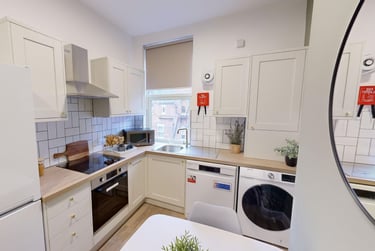 2 bed flat, Burns Street, Arboretum, Nottingham, NG74DS - Image 2