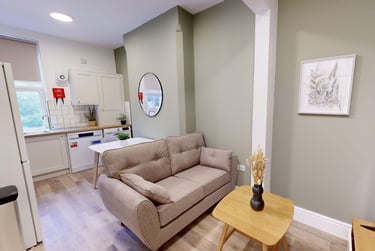 2 bed flat, Burns Street, Arboretum, Nottingham, NG74DS - Image 1