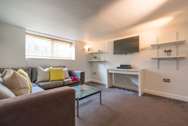 5 bed house, Norwood Place, Hyde Park, Leeds, LS61DY - Image 1