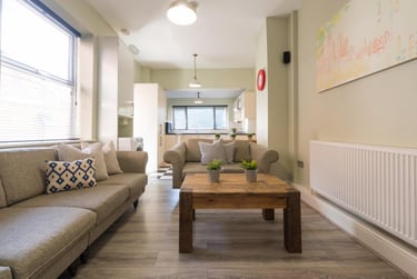 6 bed house, York Road, City Centre, Loughborough, LE113DA - Image 1