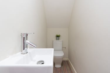 6 bed house, Cauldon Road, Shelton, Stoke, ST42BS - Image 2