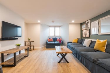 7 bed house, North Road West, North Hill, Plymouth, PL15DE - Image 1