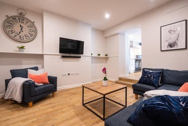 8 bed house, Chedworth Street, Greenbank, Plymouth, PL48NT - Image 1