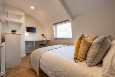 8 bed house, Chedworth Street, Greenbank, Plymouth, PL48NT - Image 2