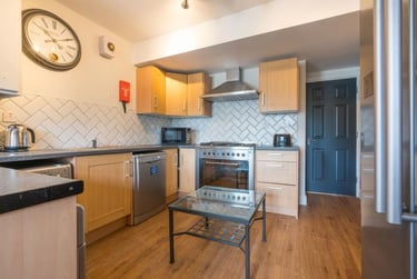 6 bed house, Richmond Road, Plasnewydd, Cardiff, CF243BS - Image 1
